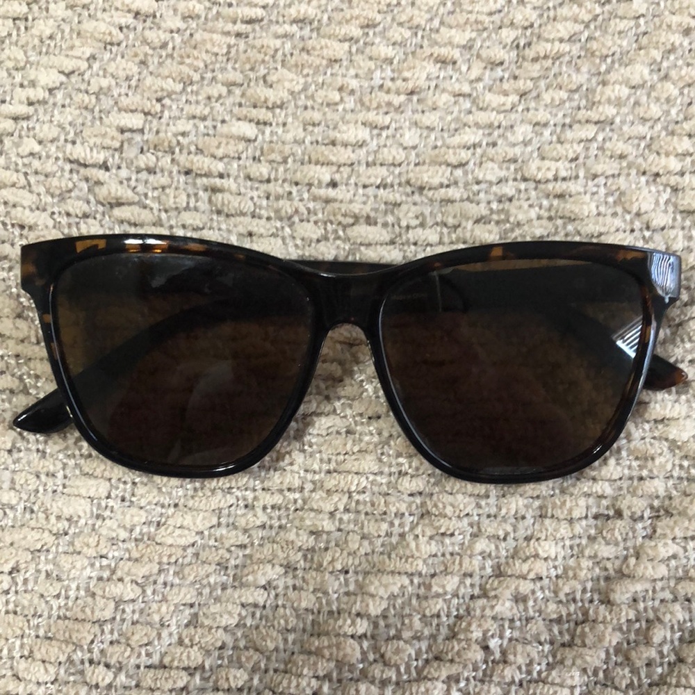 Stylish Tortoiseshell Sunglasses